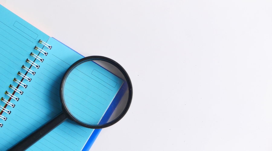虫眼鏡と青いノート