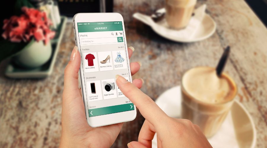 オンラインショッピングをするイメージ