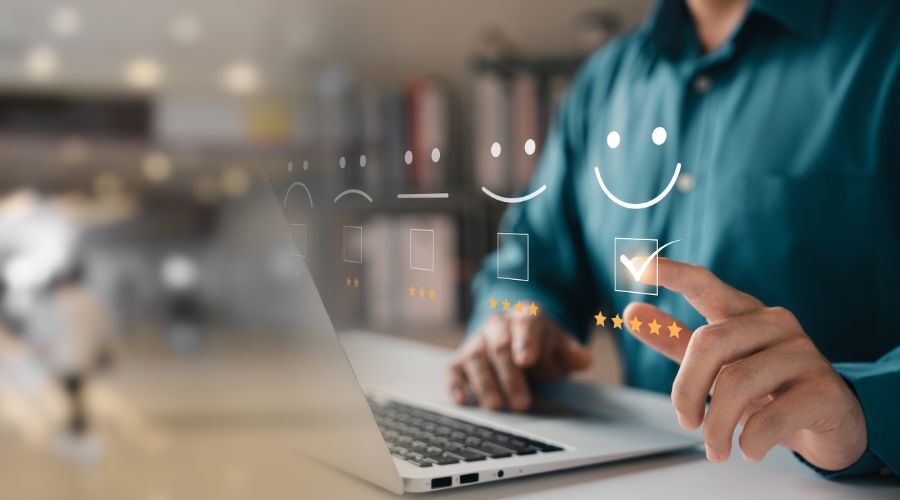 ネットショップ中に良いレビューをする人