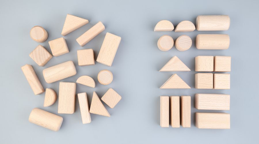 積み木を形で分けるイメージ