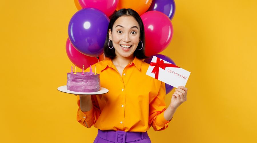 誕生日にクーポンをもらった女性