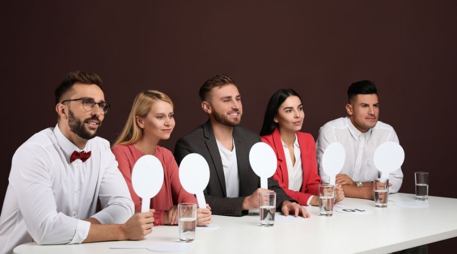 審査するイメージ