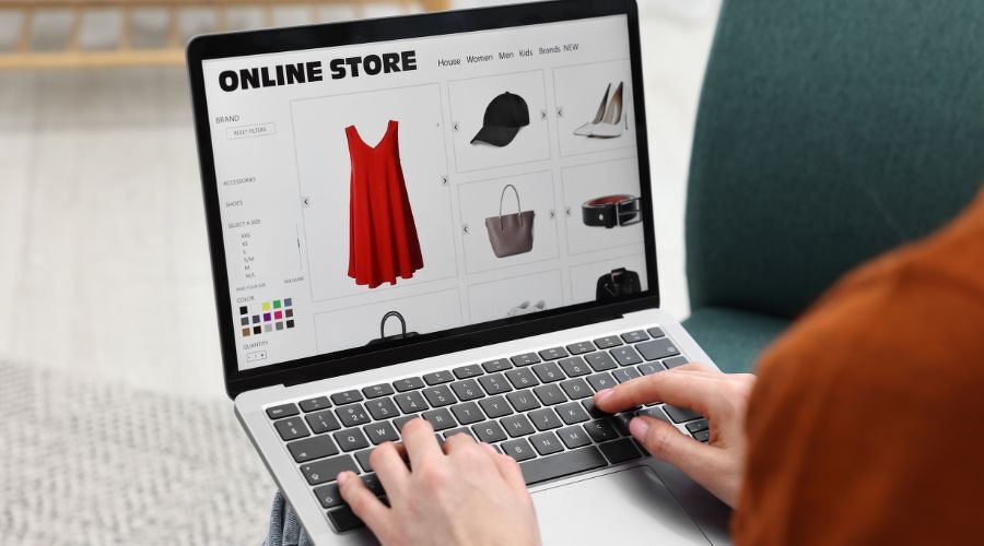 ECモールサイトで買い物するイメージ