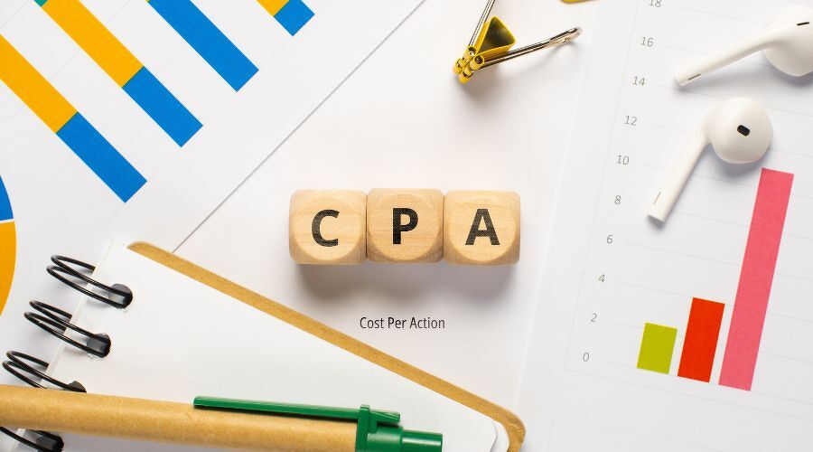 CAPと書かれた積み木