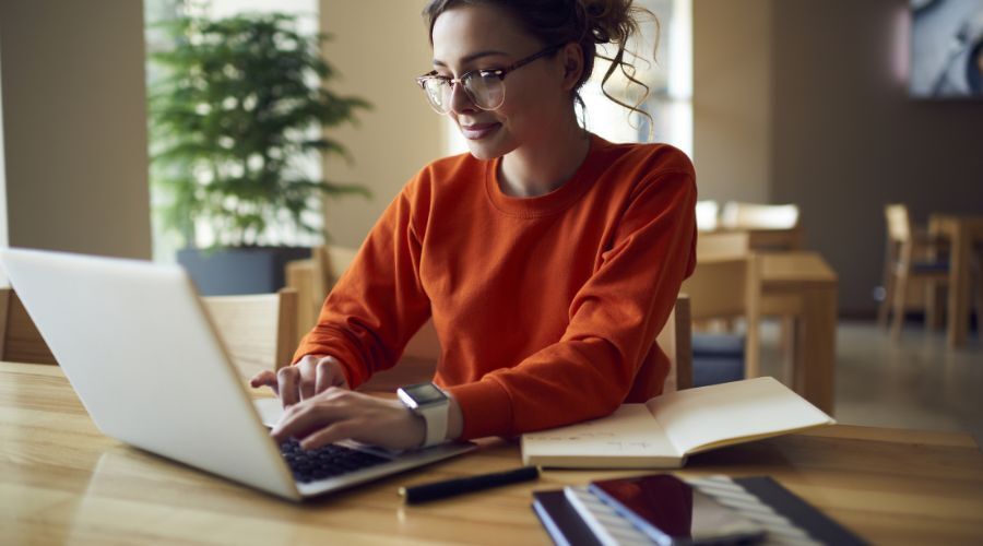 商品登録している様子