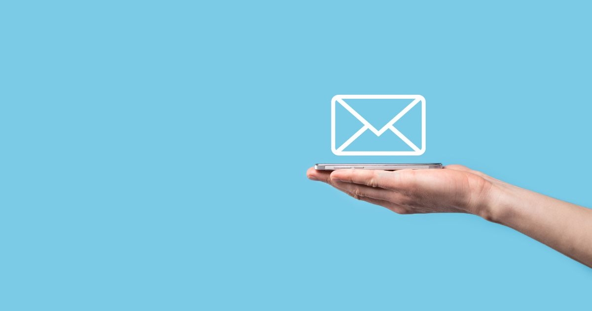 メルマガを持つ腕