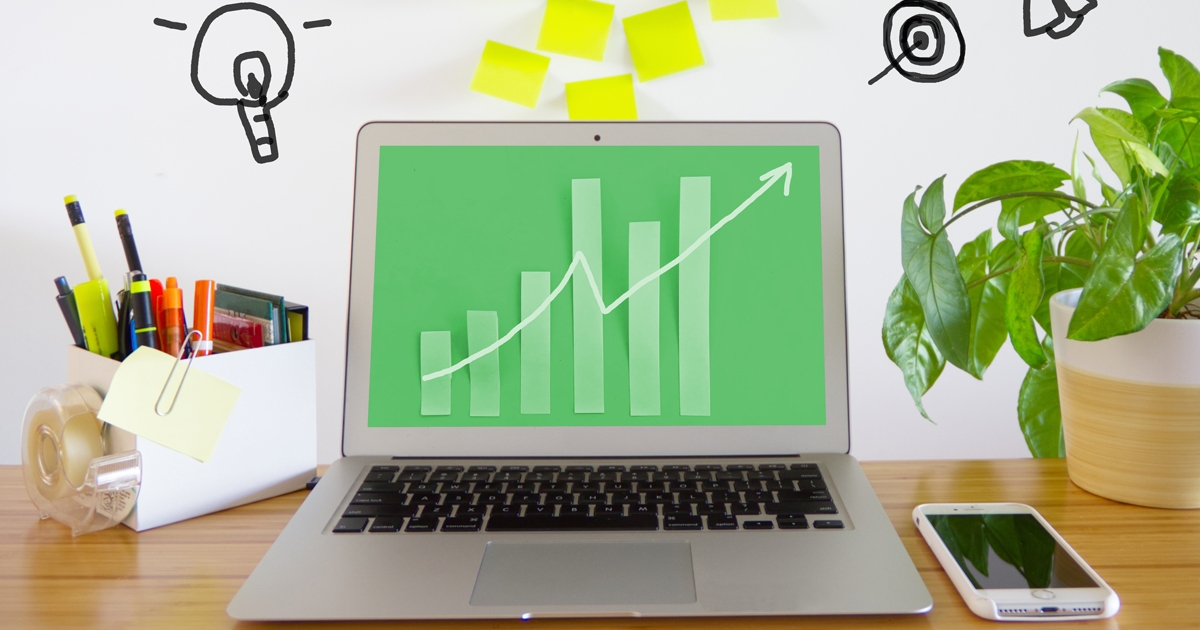 画面にグラフが映っているパソコン