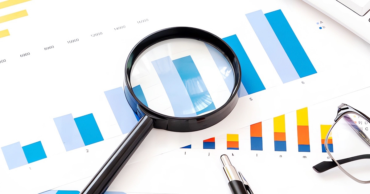 虫眼鏡とグラフ