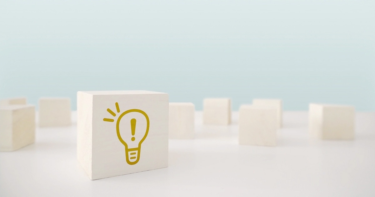 電球のイラストが描かれたブロック