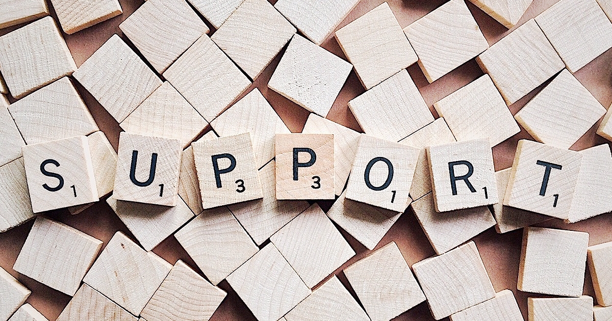 サポートの文字が書かれたブロック