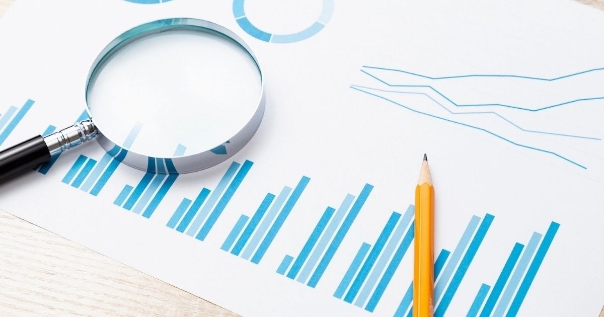 虫眼鏡とグラフ