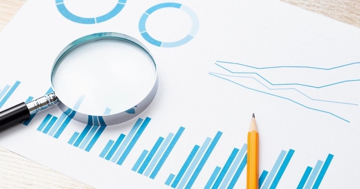 虫眼鏡とグラフ